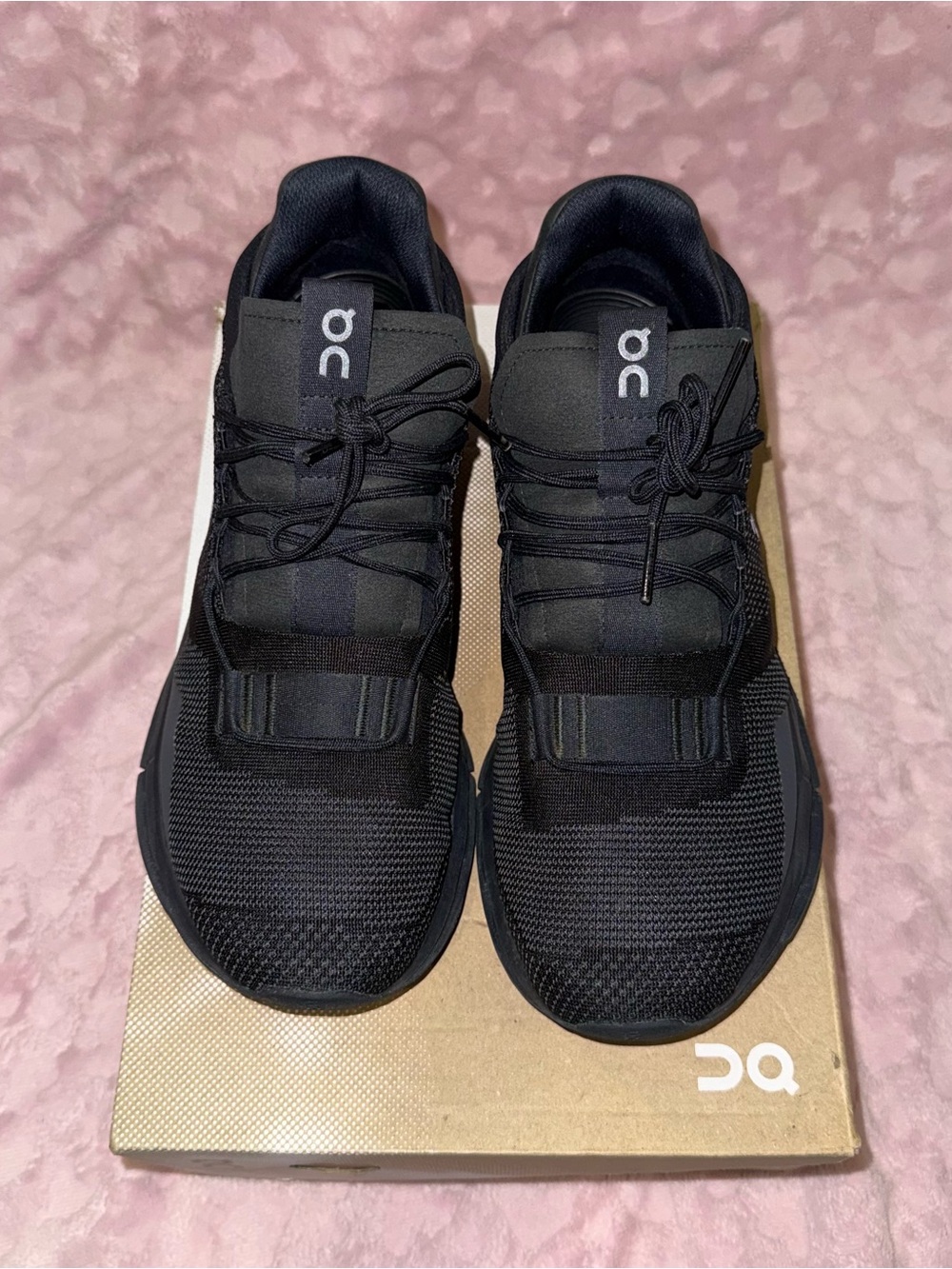 On Running Men’s 9.5 Black Athletic Sneakers with box